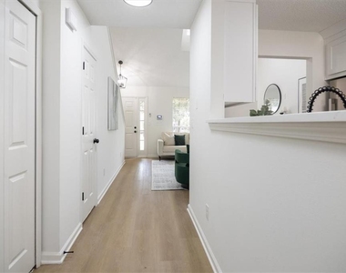 4033 Ravenwood Court - Photo Thumbnail 14
