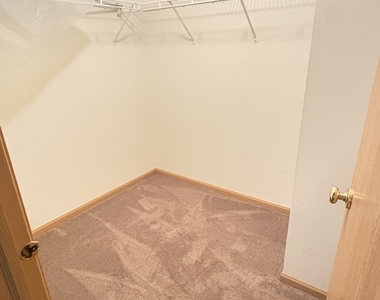 16428 Willow Walk Drive - Photo Thumbnail 9