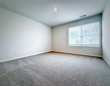 325 Belmont Drive - Photo Thumbnail 16