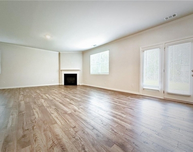325 Belmont Drive - Photo Thumbnail 3