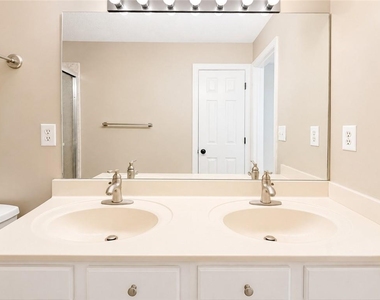 535 Arncliffe Court - Photo Thumbnail 12