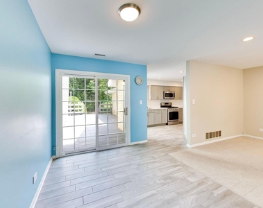 106 Regency Drive - Photo Thumbnail 2