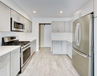 106 Regency Drive - Photo Thumbnail 5