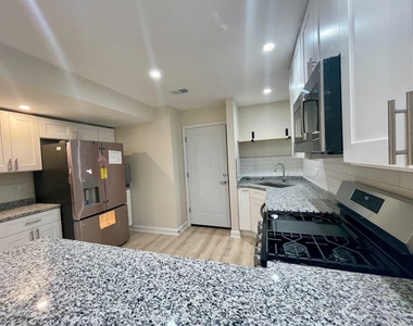 4845 N Kostner Avenue - Photo Thumbnail 11