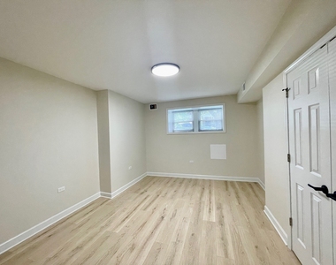 4845 N Kostner Avenue - Photo Thumbnail 9
