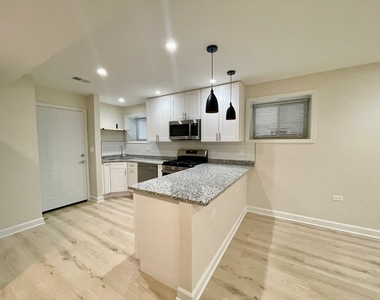 4845 N Kostner Avenue - Photo Thumbnail 8