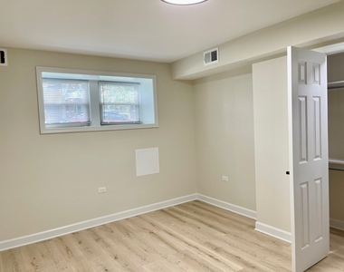 4845 N Kostner Avenue - Photo Thumbnail 15
