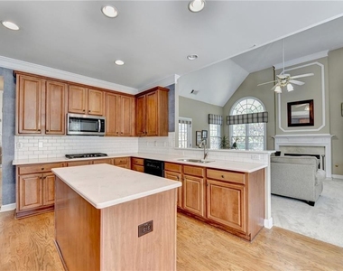 355 Laurel Oak Drive - Photo Thumbnail 9