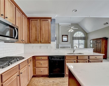 355 Laurel Oak Drive - Photo Thumbnail 10