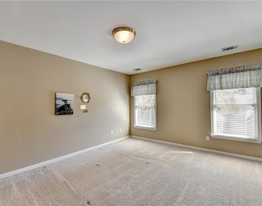 355 Laurel Oak Drive - Photo Thumbnail 29