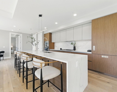 146 W Erie Street - Photo Thumbnail 2