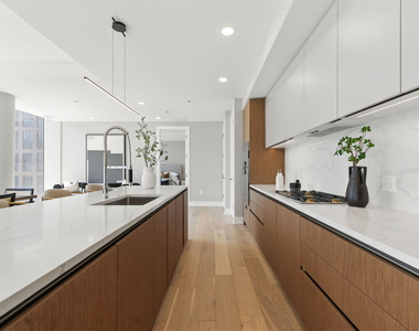 146 W Erie Street - Photo Thumbnail 3