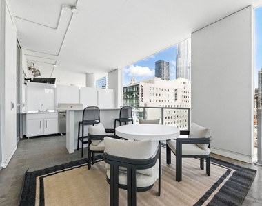146 W Erie Street - Photo Thumbnail 8