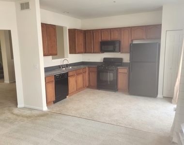 830 Summit Creek Drive - Photo Thumbnail 2