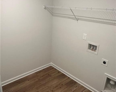 5344 Melbourne Lane - Photo Thumbnail 7