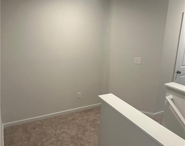 5344 Melbourne Lane - Photo Thumbnail 9