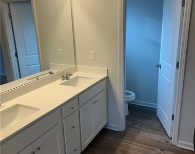 5344 Melbourne Lane - Photo Thumbnail 13