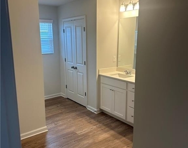 5344 Melbourne Lane - Photo Thumbnail 12