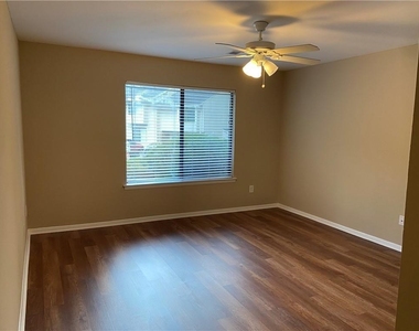 2207 Surrey Court Se - Photo Thumbnail 11