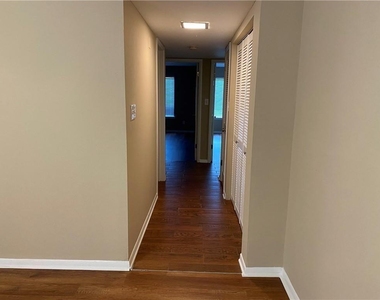2207 Surrey Court Se - Photo Thumbnail 9