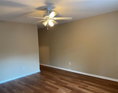 2207 Surrey Court Se - Photo Thumbnail 12
