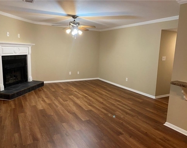 2207 Surrey Court Se - Photo Thumbnail 1