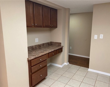 2207 Surrey Court Se - Photo Thumbnail 5