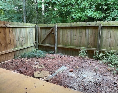2207 Surrey Court Se - Photo Thumbnail 22
