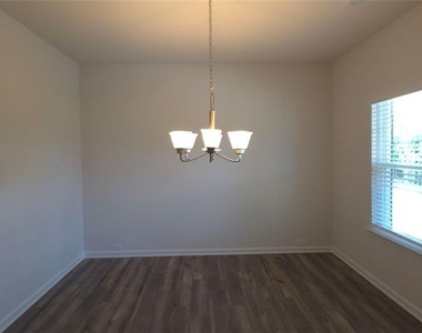 523 Grover Street - Photo Thumbnail 1