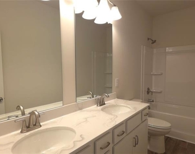 523 Grover Street - Photo Thumbnail 11