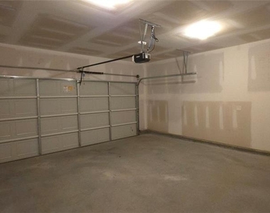 523 Grover Street - Photo Thumbnail 15