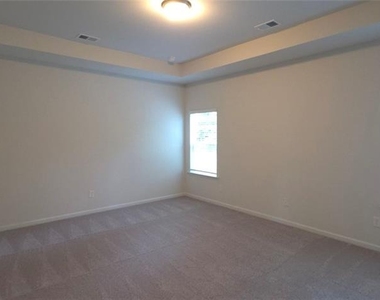 523 Grover Street - Photo Thumbnail 7