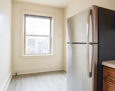 1100 W Roscoe Street - Photo Thumbnail 2