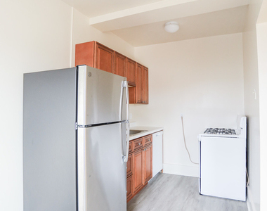 1100 W Roscoe Street - Photo Thumbnail 3