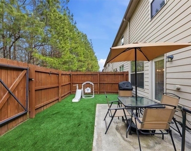 5527 Radford Loop - Photo Thumbnail 3
