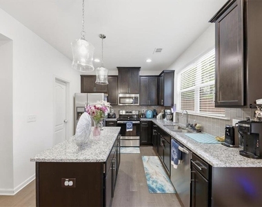 5527 Radford Loop - Photo Thumbnail 9