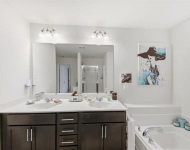 5527 Radford Loop - Photo Thumbnail 18