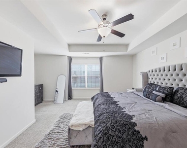 5527 Radford Loop - Photo Thumbnail 13