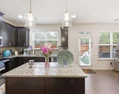 5527 Radford Loop - Photo Thumbnail 10