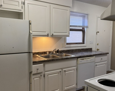 39 Sutton Court - Photo Thumbnail 2