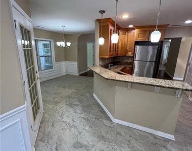 824 Georgian Point Drive - Photo Thumbnail 6