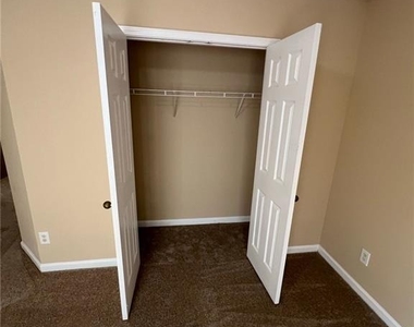 824 Georgian Point Drive - Photo Thumbnail 24