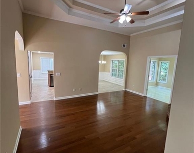 824 Georgian Point Drive - Photo Thumbnail 10