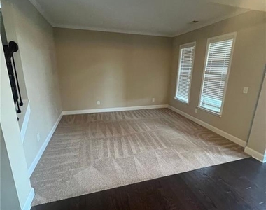 524 Tyne Drive - Photo Thumbnail 2