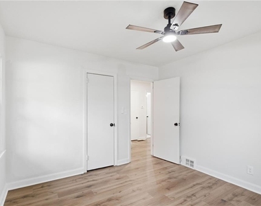 2801 Mitchell Drive - Photo Thumbnail 12