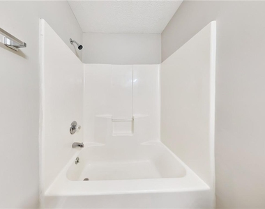 729 Cooper Street Sw - Photo Thumbnail 16