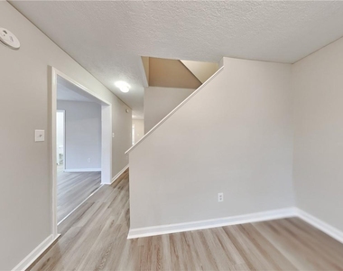 729 Cooper Street Sw - Photo Thumbnail 7
