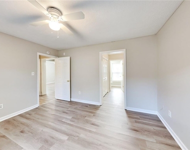 729 Cooper Street Sw - Photo Thumbnail 10