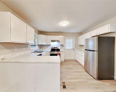 729 Cooper Street Sw - Photo Thumbnail 4