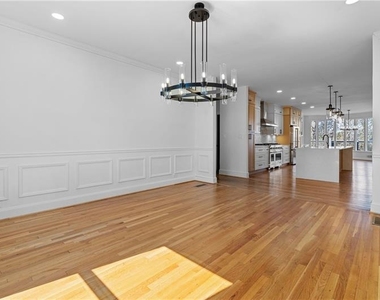 350 Kelson Drive - Photo Thumbnail 6